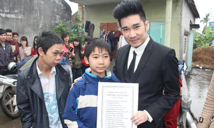 Quang Hà nhận bé học lớp 7 ở Hải Dương làm em nuôi