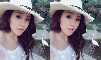 Bà Tưng khoe ảnh ngây thơ khi "chụp với chim..."