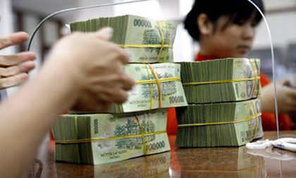 Tiền vào ngân hàng "quay lưng" với kỳ hạn ngắn