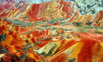 Đã mắt ngắm dãy núi "bảy sắc cầu vồng"