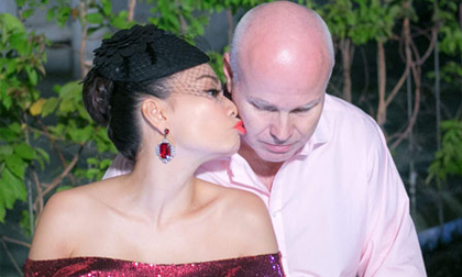 Vợ chồng Thu Minh tình tứ ở trường quay