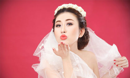 Bầu Hoà chỉ đạo MC Kim Trang hoá thân làm cô dâu quyến rũ