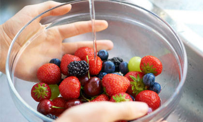 Cách chọn và rửa sạch rau quả tươi để loại bỏ ký sinh trùng