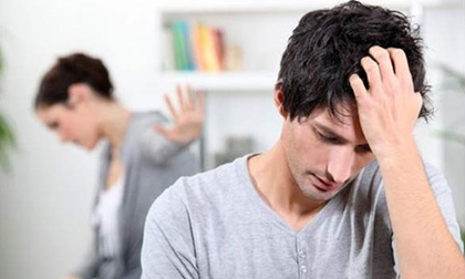 Tái mét mặt vì sở thích "độn mông" của vợ