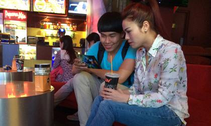 Bắt gặp Nhật Kim Anh tươi tắn đi xem phim sau khi xuất viện