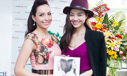 Thúy Hạnh rạng rỡ ký sách tặng người hâm mộ