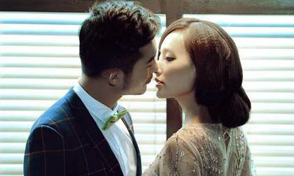 Vợ vào nhà nghỉ trăng mật cùng phù rể