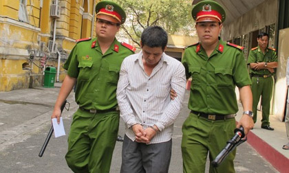 Yêu râu xanh nhắn tin rủ bé gái sang nhà rồi "quan hệ"