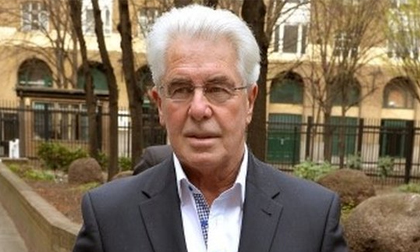 Bị tố tội hiếp dâm, biên kịch 70 tuổi lôi 'của quý' giữa tòa