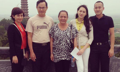 Ngọc Thạch khoe ảnh chồng đại gia trổ tài làm rể thảo