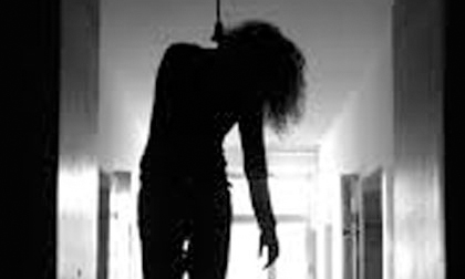 Bàng hoàng thấy con dâu chết trong tư thế treo cổ