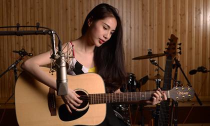 Thủy Tiên giản dị nhưng vẫn cuốn hút trong phòng thu