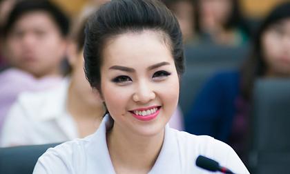 Á hậu Thụy Vân rạng rỡ làm đại sứ "Giờ trái đất 2014"