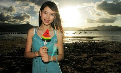 Xuất hiện loạt ảnh Angela Baby 14 tuổi phổng phao, tươi tắn