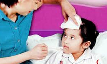 Các lưu ý khi chăm sóc trẻ lúc trời nồm