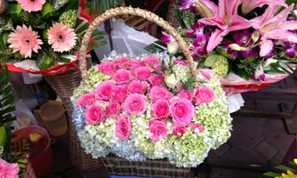 Hoa tươi tăng giá chóng mặt trong dịp 8/3