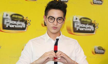 Choáng ngợp trước vẻ đẹp trai, hồn nhiên của mỹ nam James Jirayu