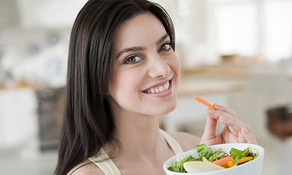 3 điều tuyệt đối không nên làm trong khi ăn