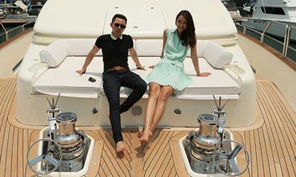 Trang Khiếu khoe dáng trên du thuyền 10 triệu đô