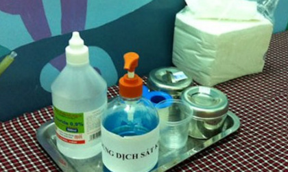 Phòng khám Nhi Cao: “Không có chuyện chúng tôi rửa mũi cho bé bằng cồn..."