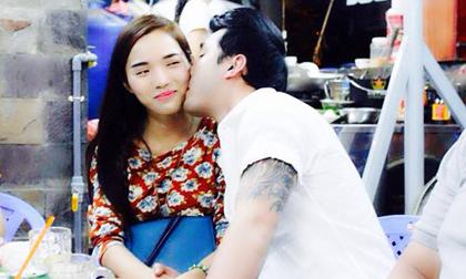 "Lộ" ảnh Ưng Hoàng Phúc hôn bạn gái đắm đuối trên bàn ăn