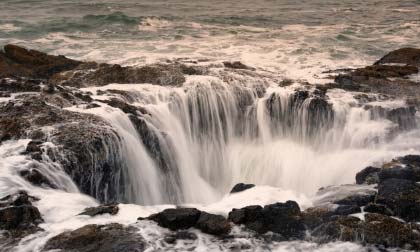 Vẻ đẹp hùng vĩ của giếng Thần Sấm