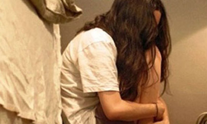 Học sinh cấp 2 mang bầu vì thầy giáo "bổ túc" giới tính