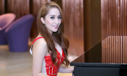 Khánh Thi đắm say bên khúc dương cầm