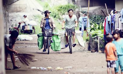 Lương Mạnh Hải được 'tập huấn' cấp tốc để... bán ve chai