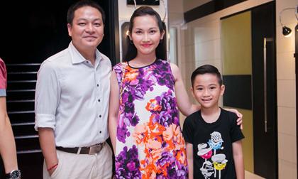 Bắt gặp chồng sắp cưới đưa Kim Hiền và con trai đi xem phim