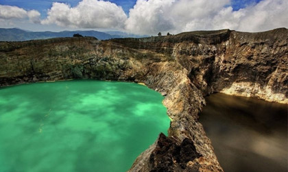 Hồ nước màu sắc 'tiễn' người quá cố ở Kelimutu