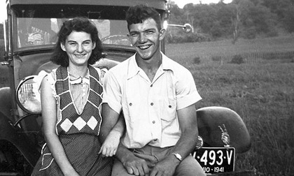 Ngưỡng mộ tình yêu lãng mạn của cặp đôi gần trăm tuổi