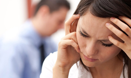 Bố chồng bị con dâu tát tới tấp vì đi vệ sinh không xả nước