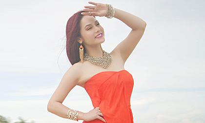 Nhật Kim Anh khoe dáng nóng bỏng đón hè trước biển 