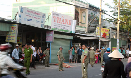 Một thanh niên ngã xuống đường tử vong