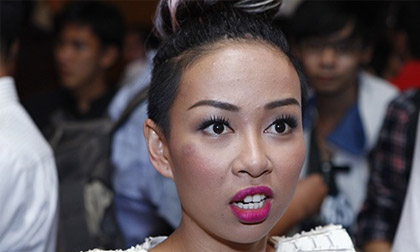 Thảo Trang "mặt bầm, răng mẻ" sau vụ cướp