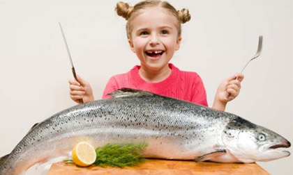 Làm thế nào để trẻ chịu ăn cá?
