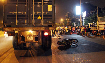 Nữ sinh viên chết thảm dưới bánh container