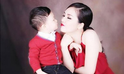 Á hậu Thụy Vân khoe hạnh phúc khi được con trai yêu