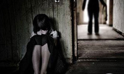 Phó giám đốc hiếp dâm trẻ em đòi "thực nghiệm lại hiện trường"?