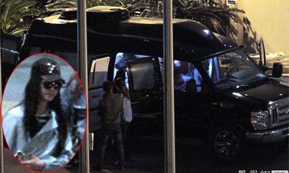 Phạm Băng Băng nửa đêm vẫn đi cửa Vip ở sân bay và xài xe sang