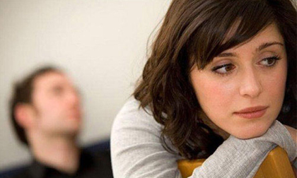 Dịp lễ, vợ đi chơi, chồng đưa gái về nhà ngủ