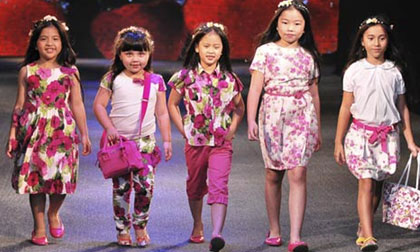 Mẫu nhí mang kì vọng hóa thiên nga 