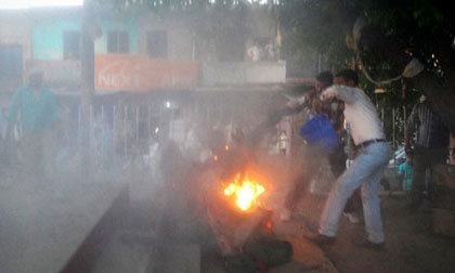 Tẩm xăng tự thiêu ngay trên truyền hình trực tiếp