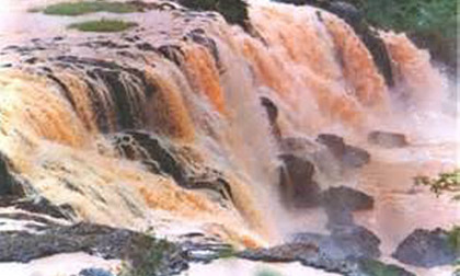 Rơi xuống thác, 2 nam sinh chết đuối