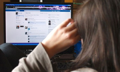 Tự tử vì bị mẹ cấm dùng facebook