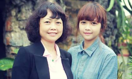 Những bà mẹ trẻ trung của các hot girl Việt