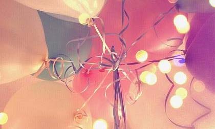 Vì người ta chỉ yêu, còn mình thì thương...