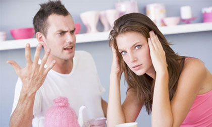 Choáng váng vì vợ sắp về hưu lộ chuyện ngoại tình trên điện thoại