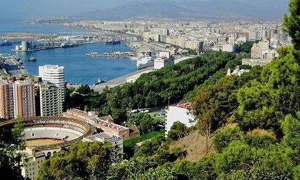 Rơi từ vách núi cao 40m vẫn sống sót